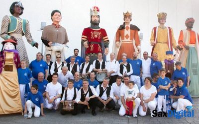 Gigantes y Cabezudos de Alagón en Sax