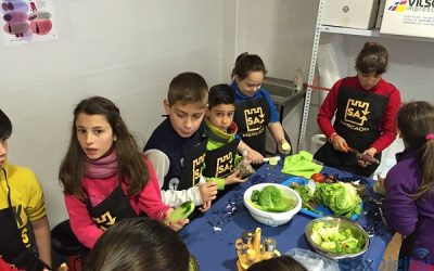Primer Taller Master Chef del CEIP Cervantes de Sax, en el mercado de abastos