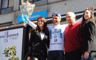 Maillot blanco de mejor escalador de la Vuelta Ciclista a Asturias para Raúl Alarcón