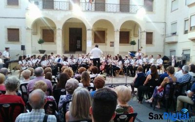 Dos bandas llenaron de música la Plaza de la Constitución