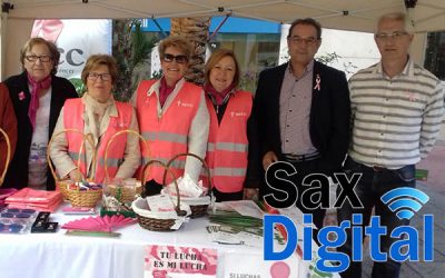 Sax Contra el Cáncer de Mama, mesa informativa en la Plaza de San Sebastián