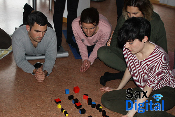 La pedagogía Montessori, otra manera de mirar al niño; éxito en las jornadas impartidas por Andrea Estevan