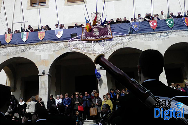 El pueblo de Sax no faltó a la tan esperada apertura de las Fiestas 2017