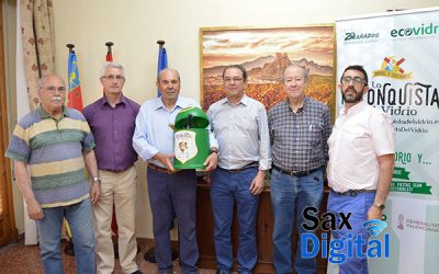 La Comparsa de Moros de Sax, recibe el premio a la mejor gestión de reciclaje de vidrio