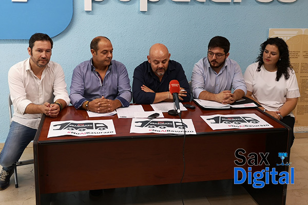 Los populares presentarán mociones en todos los ayuntamientos en contra del «basurazo»