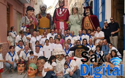 Los Gigantes y Cabezudos de Cardona visitan Sax