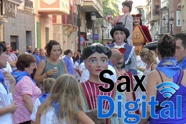 Cardona llenó Sax de fiesta, con los Gigantes y Cabezudos