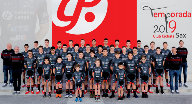 El Club Ciclista Sax presenta sus equipos base de  Junior, Cadete, Escuela,  el equipo Elite-Sub23, y el de Féminas de la Fundación Benicadell