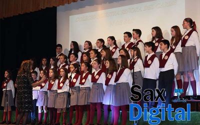 Dos villancicos sajeños levantan de sus asientos a 800 personas
