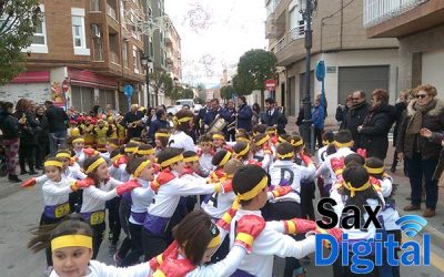 El Carnaval 2017 llega a los colegios de Sax, para alegría de los niños.