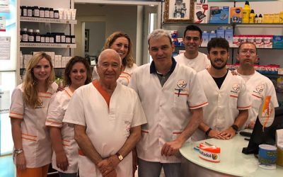 La Farmacia de Don Manuel cumple 50 años atendiendo a los sajeños