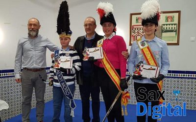 Los nuevos embajadores infantiles del colegio de las Hermanas Carmelitas, ya disponen de espadas