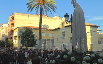 La imagen peregrina de la Virgen de Fátima llega a Sax arropada por cientos de personas