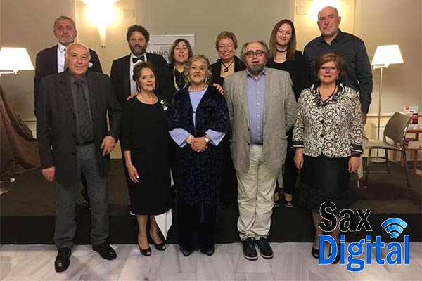 María José Mira Picó presentó su libro junto a música en vivo e ilustres escritores