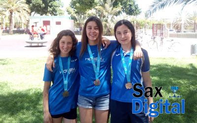 Los nadadores del Club Natación Sax cosechan seis pódiums y mínimas autonómicas mejorando marcas