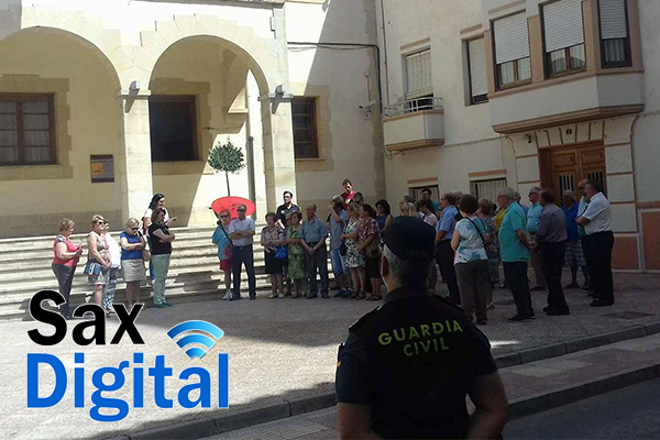 Palza del ayuntamiento de Sax manifiesto