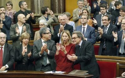 El Parlament catalán aprueba iniciar el proceso de independencia