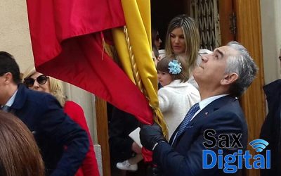 Día grande de la Comparsa de Cristianos, nueva bandera y homenajes