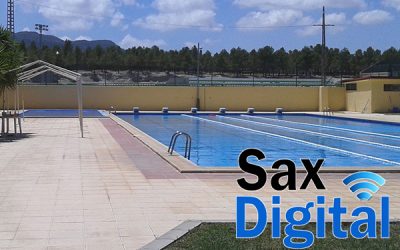Las piscinas municipales de Sax tienen fugas de agua que podrían causar desperfectos a los terrenos colindantes