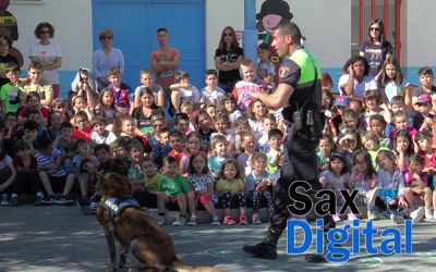 La Brigada Canina visita el colegio Cristóbal Colón para acercar la Policía Local a los niños