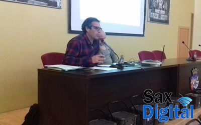 Primera asamblea informativa sobre la recogida de residuos puerta a puerta, preguntas y respuestas de la ciudadania