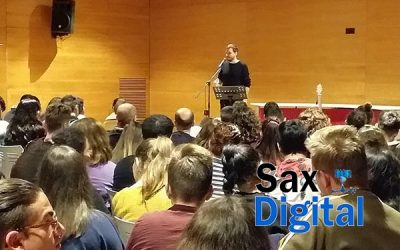 Pau Alabajos, llevó la música en lengua valenciana a la Sala Polivalente del Auditorio Municipal de Sax