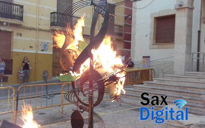 La música y el fuego se unen en el homenaje de Sax al maestro Villar