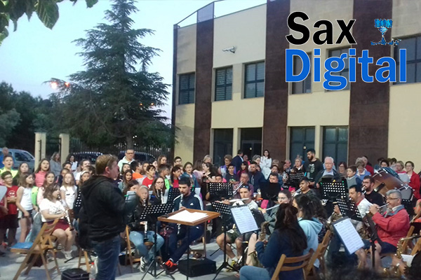 La Plaza Mayor de Sax acoge el evento “Concierto para un centenario”