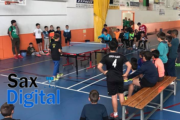 Se celebró en Sax el primer torneo escolar de tenis de mesa