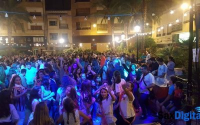 La música de DJ Salas llenó la Plaza Cervantes