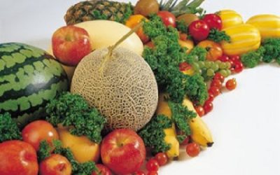 Sanidad aconseja una buena nutrición, hacer deporte y desterrar malos hábitos como frotarse los ojos o bañarse con lentillas para preservar la salud visual