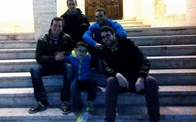 Los Mochos y Escobas colaboran con Ian