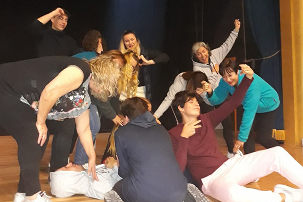 La séptima edición del taller “Jugando aprendo teatro” se realizará en el Colegio Cervantes