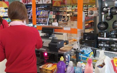 La beca comedor se sustituye por vales de 60 euros para consumir en Consum