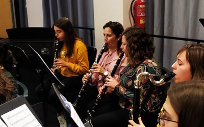 Nace una banda de música integrada por mujeres, donde Sax aporta cuatro músicas