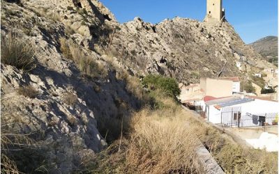 03630 de Sax pide una solución al arrastre de las aguas de la peña del castillo