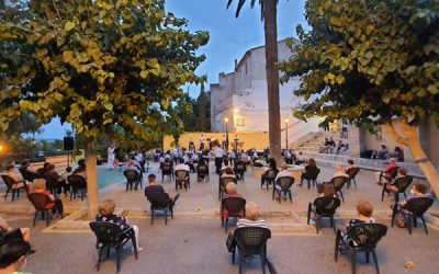 Un espectacular concierto de los Sones, llenó la Plaza Alberto Sols de música festera