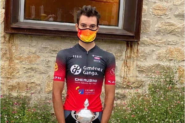 Un ciclista del Club Ciclista Sax en el Campeonato de Europa Junior