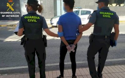 Cuatro personas detenidas en Sax por sustraer dos vehículos con engaño, violencia e intimidación