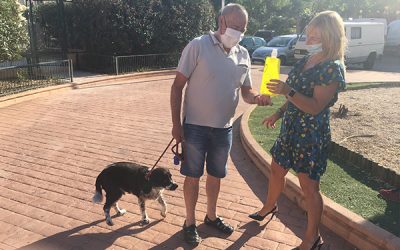 El ayuntamiento repartirá botellas para diluir el orin de perros ante el aumento de las denuncias de vecinos y el problema sanitario que supone