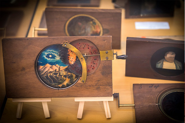 La exposición “Artilugios para Ilusionar” de Miguel Herrero Herrero, en Aspe
