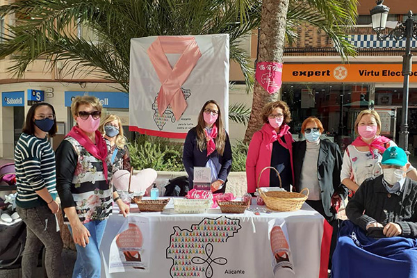 Actividades para conmemorar el día contra el cáncer de mama en Sax