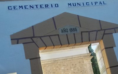 Cientos de ciudadanos de la localidad y foráneos visitan el cementerio de Sax
