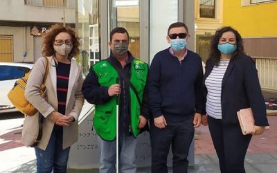Se estrena en Sax el nuevo modelo de quiosco, de la ONCE, más accesible, ecológico y cercano al público