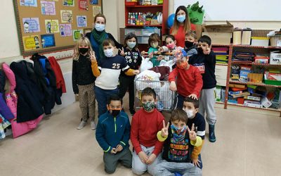 Cooperación y generosidad se unen en el XII Mercadillo Solidario del Cristóbal Colón de Sax