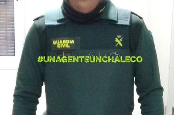 Así soluciona la guardia civil la falta de chalecos antibala