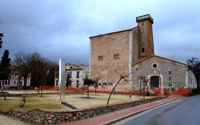 Aparece un monolito metálico en la Colonia de Santa Eulalia
