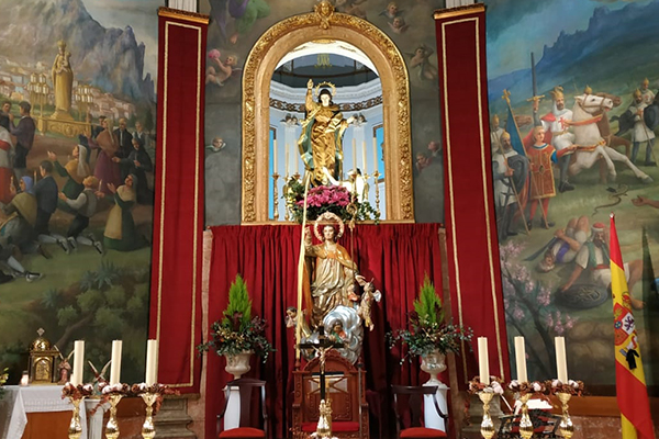 San Blas se traslada de su ermita a la iglesia parroquial y preside ya el altar mayor