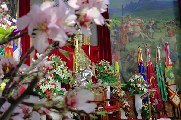 La celebración de las misas mensuales en honor a San Blas en Sax