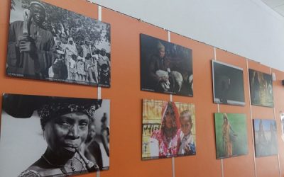 El mercado de abastos de Sax acoge la exposición fotográfica “Mujeres del Mundo”